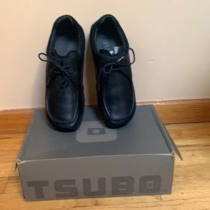 TSUBO, size 10, leather tie-up loafers